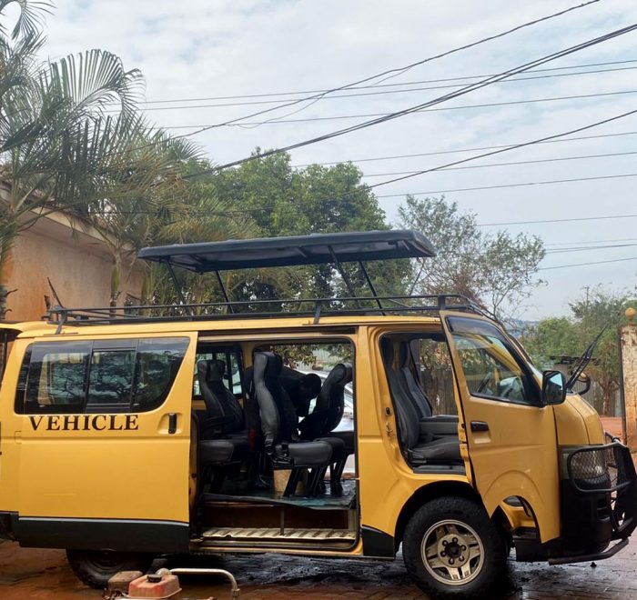safari-van-or-drone-with-popup-roof