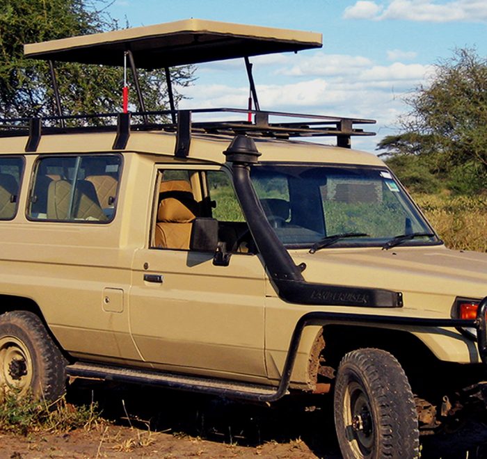 toyota-land-cruiser-hardtop-with-popup-roof-4x4-kenya-car-rentals