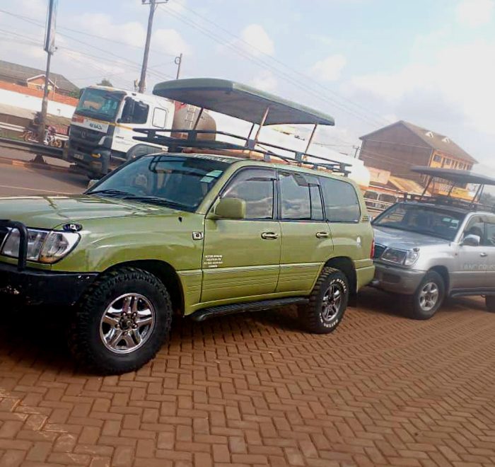 toyota-land-cruiser-v8-with-popup-roof-4x4-kenya-car-rentals