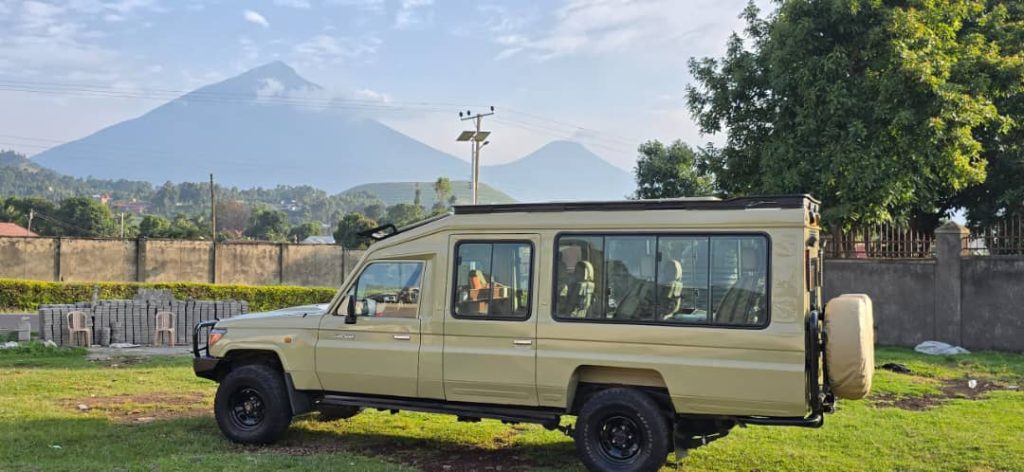 4×4 Land Cruiser Extended Safari Vehicle with Driver