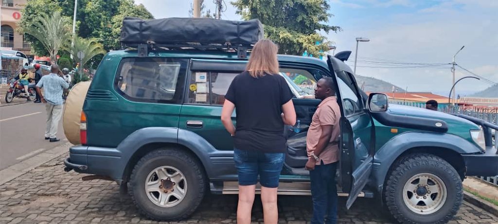 4x4 Pop-Up Roof Land Cruiser TX for Hire in Rwanda