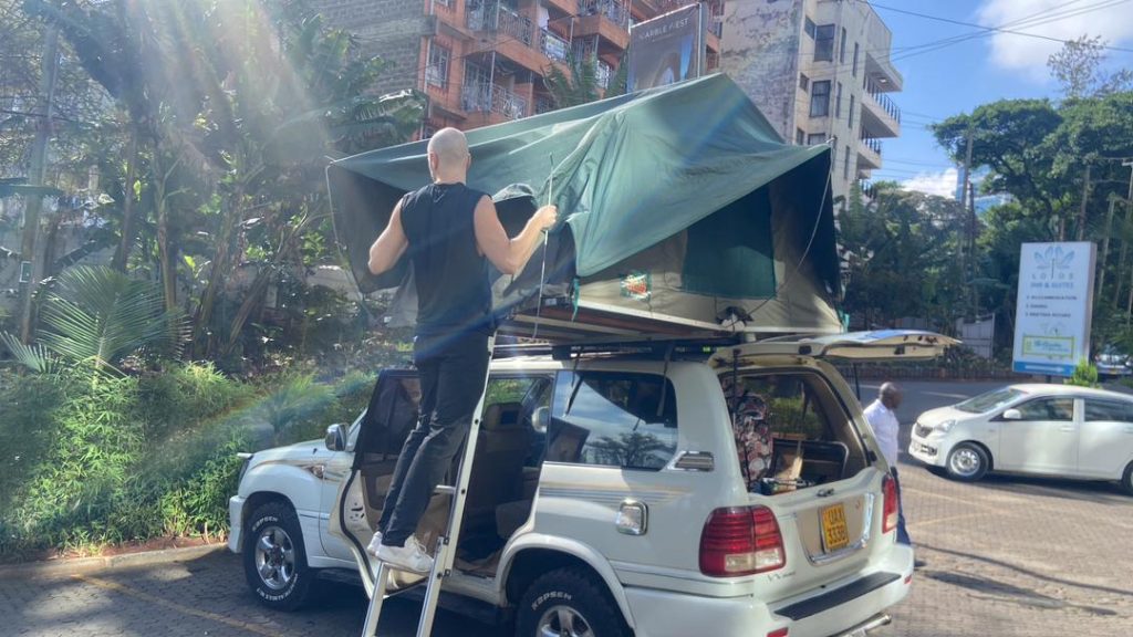 Toyota Land Cruiser VX/V8 with Rooftop Tent