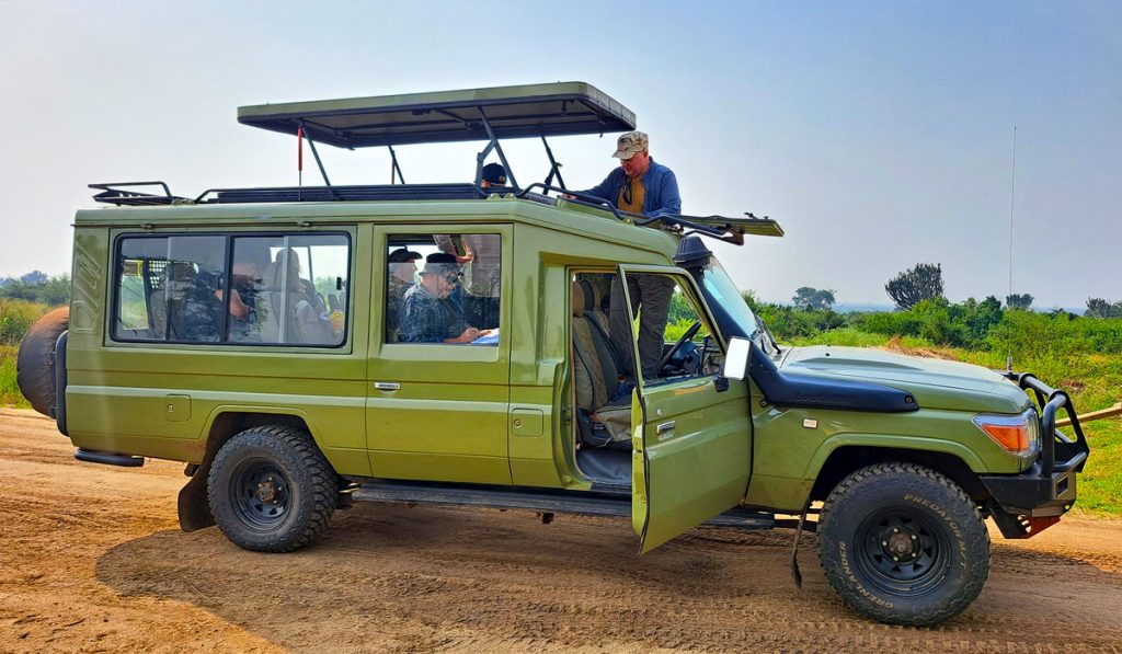 safari-land-cruiser-extended-with-tent-in-rwanda