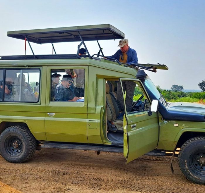 safari-land-cruiser-extended-with-tent-in-rwanda